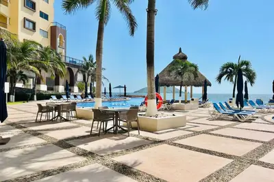 Image de Departamento frente al mar cerca de zona dorada