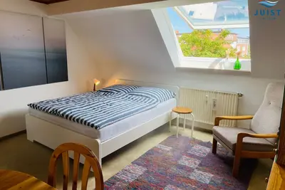 Image de Family-friendly apartment with harbor view in the town center.