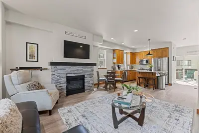 Image de New! Silverpine Getaway - downtown McCall - walk to lake - garage - 1 pet ok