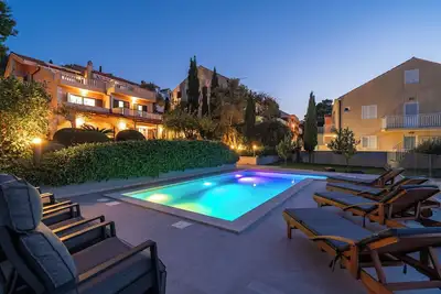 Image de Beautiful and Spacious Sea View Three-floor Villa with Private Pool & Garden