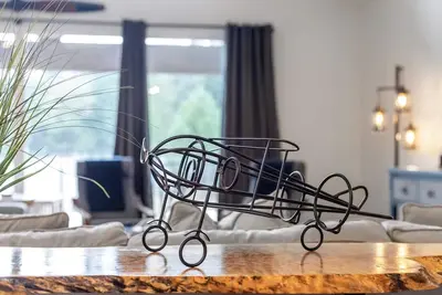 Image de Airport Place | 4 Bed, 2 Bath