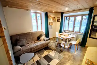 Image de Appartement familiale chaleureux, proche commerces et télécabine.