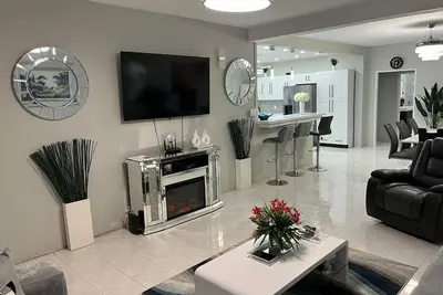 Charming 3-bedroom house with Ac and WiFi in Tower Isle