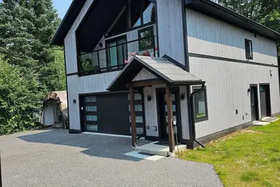 Image de Come See the Fall Colors \n2 Bedroom Executive Apartment in Utterson