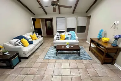 Image de Spacious & Comfortable Home in Early Brownwood Tx