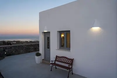 Image de Bhs Belvedere Suite: A Santorini Haven with Breathtaking Views & Luxury Comfort!