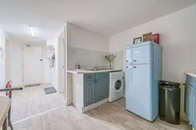 Image de Double Room- Dorset-Appartement-Salle de bain privée séparée-Vue sur Rue