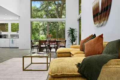 Image de Ut Austin Creekside Getaway - 5 Bedroom Home