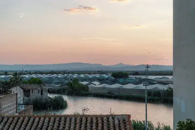 Image de Penthouse apartment on the beach overlooking Albufera with incredible sunsets!