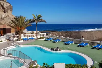 Image de Coastal Oasis by \"BahiaMarCanarias\".