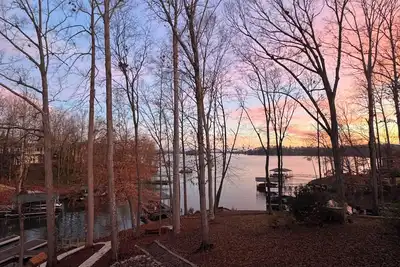 Image de The Canoe House - Family/Elder Friendly 6 Be/4 Ba - Clemson + Golf Outings