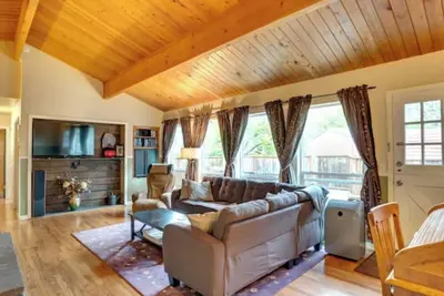 Image de 3 Bedroom Home in beautiful Vancouver, Wa. Driveway park with E-Car Charger.