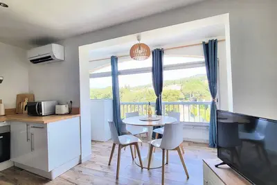 Image de T2 climatisé tout confort à deux pas de la plage