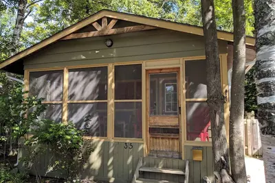 Image de 2 Bed cottage in Wasaga Beach, steps from beach, minutes to Blue Mountain