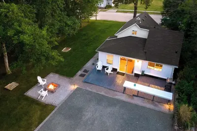 Image de Hometown Haven: Firepit, 3-Bedroom, Large Yard, Games