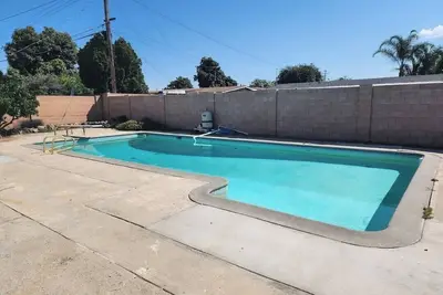 Image de 3 Bedrooms, 2 baths, 9 beds sleep 12 - Pool House
