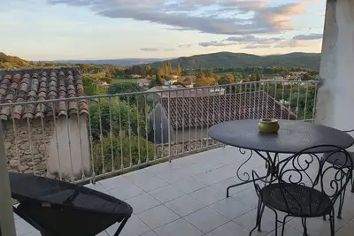 Image de Charmant Appartement duplex dans maison de village au cœur de la Provence 160m2
