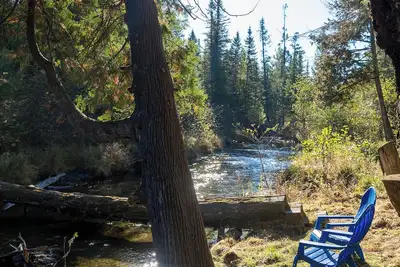 Image de Large Creekside Cabin in the Huron National Forest - outdoor recreation mecca