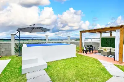 Image de Bella Vista 4/3 with Small Pool!