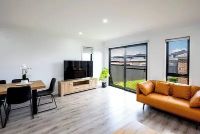 Image de Bardia near Train & Shopping with central Ac&WiFi