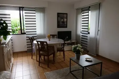 Image de Appartement entièrement indépendant avec grand jardin