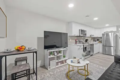 Image de Edmonton Whyte Ave Private Basement Suite 😍 Sleeps 4!