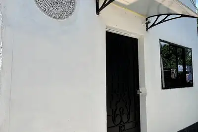 Monarch Home 3-bedroom house in La Libertad with WiFi and Ac
