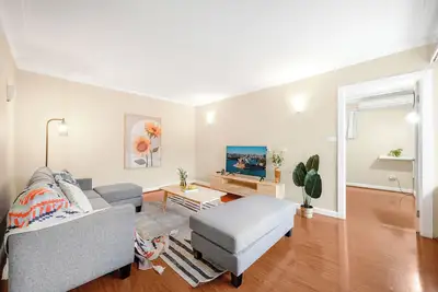 Image de Bexley 5Br near Train & Shpping with pool 10ppl