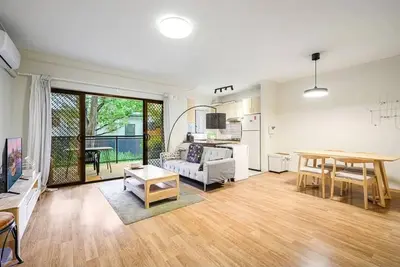 Image de Burwood 2Br Lovely Apt near Train with car parking\n