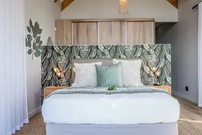 Image de Thalassophile is a 4-bedroom house in St Helena Bay with direct Beach Access.