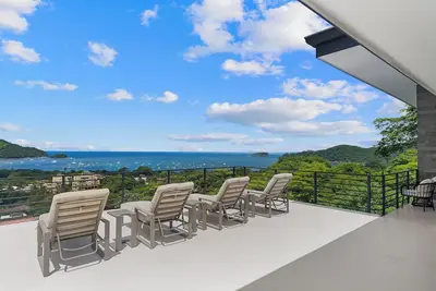 Image de New Oceanview Home - Two Terraces - Five Primary Suites - Smart TVs + Foosball - Gated Entry