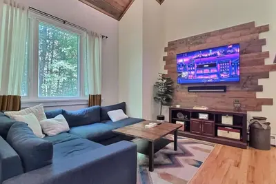 Image de First Chair Chalet- Hot Tub, Fire Pit, Bike Storage