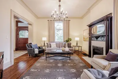 Image de New-5br Downtown Sleeps 15 - Game Room - Parking