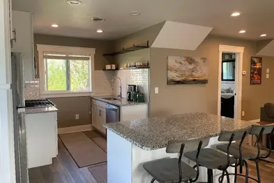 Image de Cozy 1-bedroom In-Law Suite Close to Skiing, Hiking & More