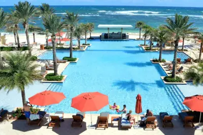 Image de Large Friends/Family Condo\n - Spacious, Great Amenities - Steps to Beach & Pools
