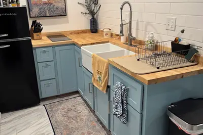 Image de Cozy Private Basement in Mid-Town Lincoln