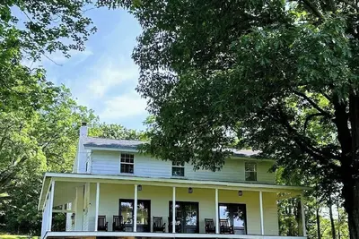 Image de Private modern Farmhouse on 5 acres with stunning views of Seneca Lake