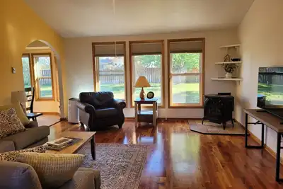 Image de New Listing-Beautiful 3 bedroom home in Safe, Quiet Spring Creek neighborhood.