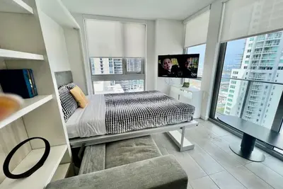 Image de Stylish Downtown Miami Getaway & 30th Story Views 🌴✨