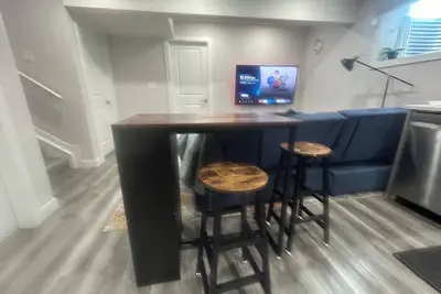 Image de Basement Suite in Edmonton