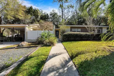Large house near the University of Florida