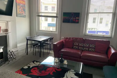 Image de Perfect Location next to bars & restaurants and 10 mins walk to Bournemouth pier