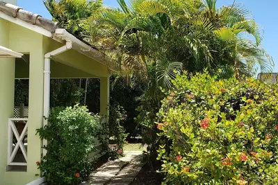 Image de Villa with large plunge pool & sundeck in gated community near beach & surfing