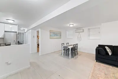 Stylish & Central 2br Apt Near Subway