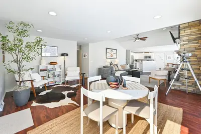 Image de Lakeview Retreat with Fireplace