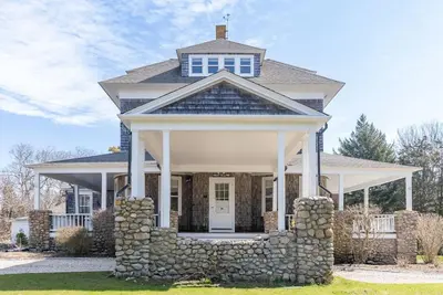 Gorgeous Spacious Victorian Cape Code Beach View Retreat