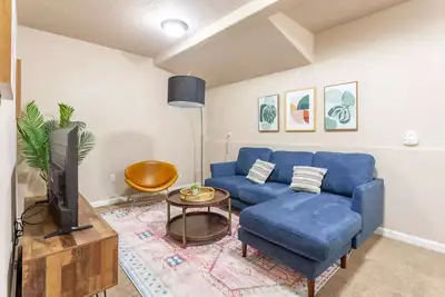 Image de Nr Dt, Bg’s Food Carte w/Board Games-Coffee Maker-Microwave-Travel crib+W/D