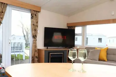 Image de Luxurious 6 Sleeper Caravan Trecco Bay Essentials Included