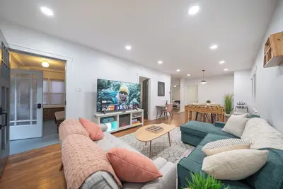 Image de Spacious 5-bedroom house with movie room, game room and more!