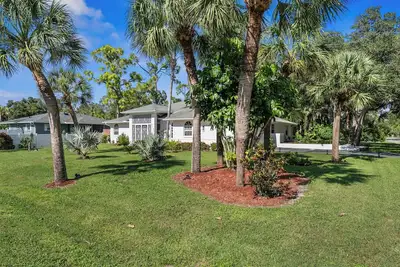 Image de Spacious Family Retreat with Private Pool, Volleyball, and close to the Beach!